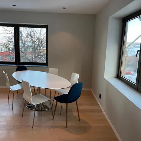 New Renovated Apartment, Superb Location And Free Parking * Drammen