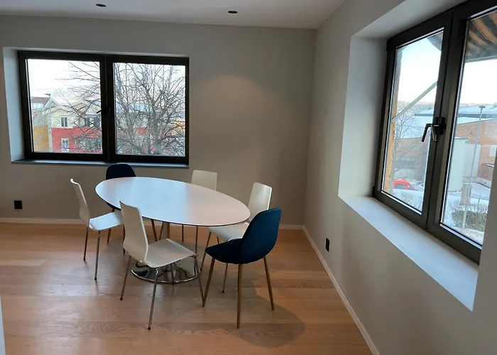 New Renovated Apartment, Superb Location And Free Parking * Drammen